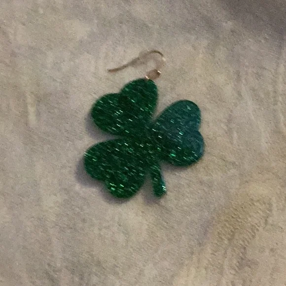 ☘️NWT Must Have Fun St Patty’s Day Pierced Earrings Closet Must ☘️ - Picture 8 of 8